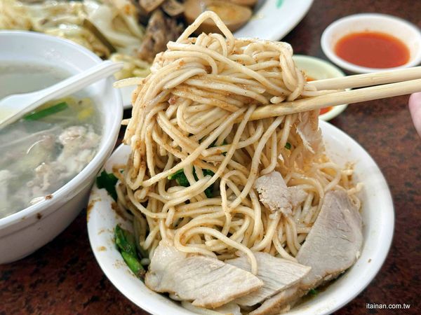 ▲▼麵控一定要收藏!歸仁在地人從小吃到大,「300戶麵店」麻醬香、湯香、滷味香全到位。(圖/部落客台南好Food遊提供)
