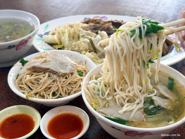 ▲▼麵控一定要收藏!歸仁在地人從小吃到大,「300戶麵店」麻醬香、湯香、滷味香全到位。(圖/部落客台南好Food遊提供)