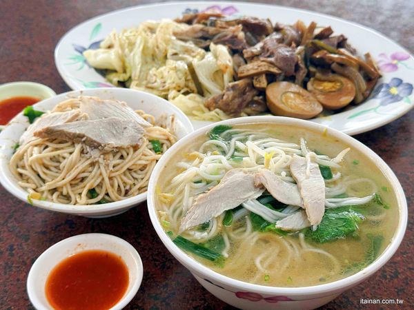 ▲▼麵控一定要收藏!歸仁在地人從小吃到大,「300戶麵店」麻醬香、湯香、滷味香全到位。(圖/部落客台南好Food遊提供)