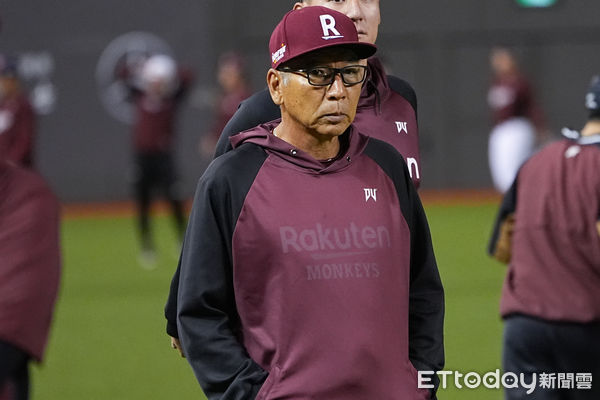 ▲▼2025中職台灣大賽G2,樂天桃猿總教練古久保健二。(圖/記者李毓康攝)