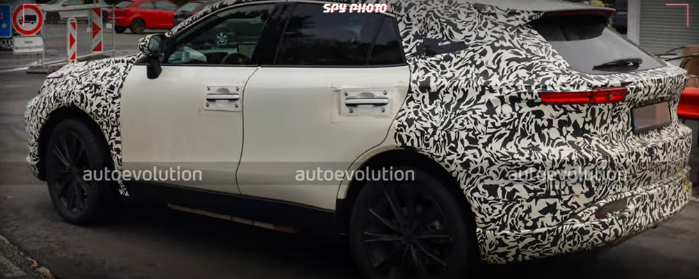 ▲新一代TOYOTA Harrier國外首度捕捉到測試車身影。(圖/翻攝自Youtube@autoevolution)