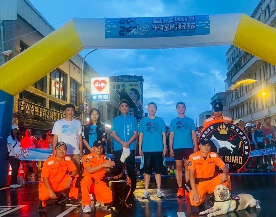 ▲海巡北部分署跑出團隊精神。(圖/記者郭世賢翻攝)