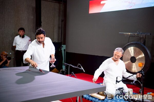 ▲▼豐原建築地標舉行上樑典禮,江啟臣期許成為台中最棒的衛星城市。(圖/民眾提供,下同)