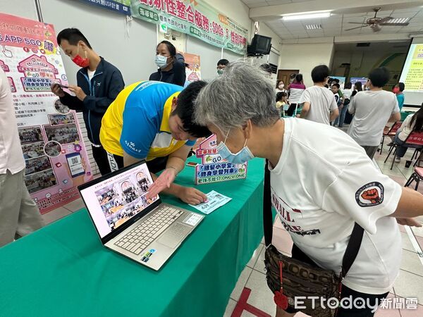 ▲社會局與金華社區共同啟動「智慧生活APP 5GO讚」,象徵台南智慧照顧服務正式上線。(記者林東良翻攝,下同)