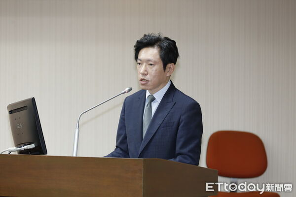 ▲▼立法院交通委員會審查行政院函送通傳會委員提名名單,行政院祕書長張惇涵率主任委員播提名人蔣榮先赴立法院進行報告。(圖/記者湯興漢攝)