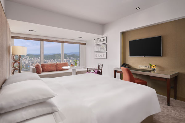 ▲君悅客房平日住宿券每張5,888元起,11月限日入住升等101景觀房。(圖/業者提供)