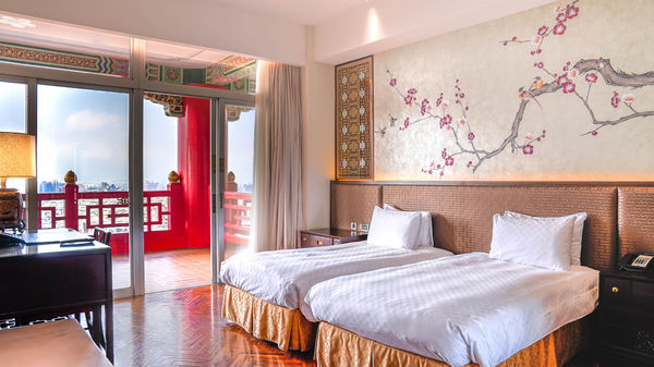 ▲高雄圓山大飯店市景雙人客房,台北圓山高級客房。(圖/業者提供)