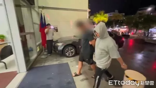 ▲賓姓駕駛冷血撞死老婦後駕車逃逸,遭警方=火速拘提到案。(圖/記者張君豪翻攝)