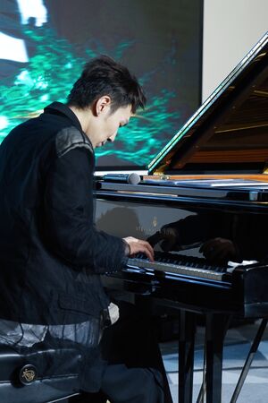 ▲▼阿龔將首度展開鋼琴巡迴。(圖/亮晶妃音樂有限公司提供)