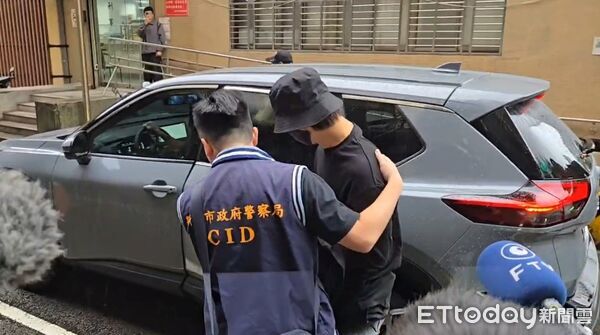 ▲修杰楷、陳柏霖、書偉、小杰全認了閃兵,遭移送至新北地檢署。圖為陳柏霖。(圖/記者陳以昇攝,下同)