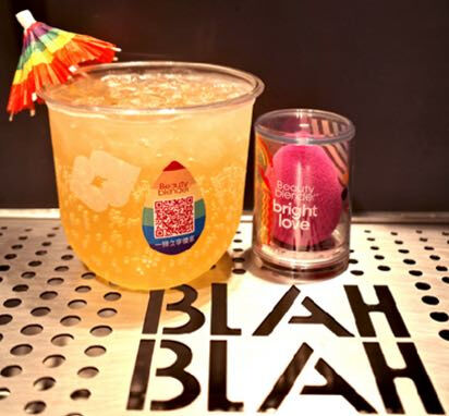 2025最強聯名潮!Beautyblender、New Balance、ASICS、CASETiFY齊發 從彩妝到行李箱都在跨界比創意