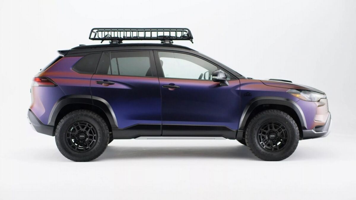 ▲TOYOTA為11月北美SEMA車展預熱,預告要發表Corolla Cross跨界越野款。(圖/翻攝自TOYOTA)