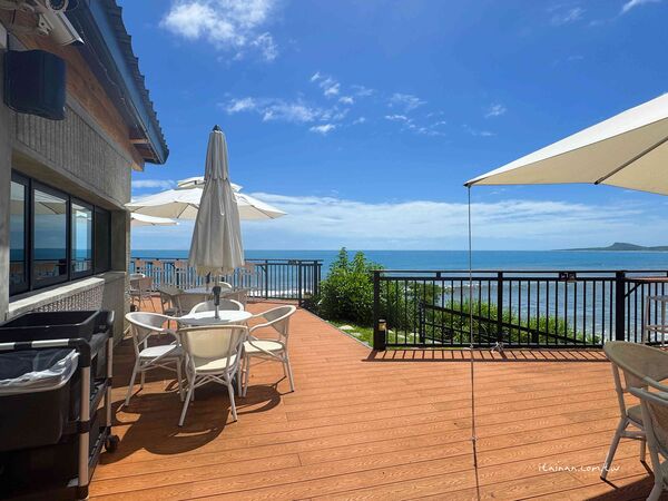 ▲▼台東都蘭海景咖啡廳推薦「藍色海灣Blue Bayou」!180度絕美海景,一眼望去全是療癒的藍。(圖/部落客台南好Food遊提供)