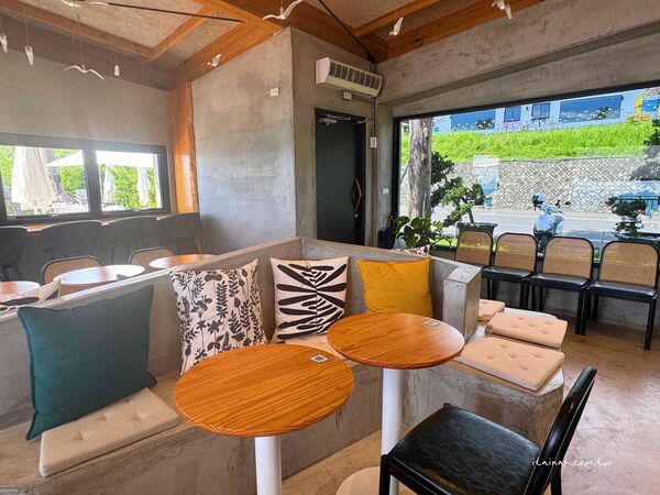 ▲▼台東都蘭海景咖啡廳推薦「藍色海灣Blue Bayou」!180度絕美海景,一眼望去全是療癒的藍。(圖/部落客台南好Food遊提供)