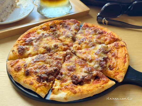 ▲▼台東都蘭海景咖啡廳推薦「藍色海灣Blue Bayou」!180度絕美海景,一眼望去全是療癒的藍。(圖/部落客台南好Food遊提供)