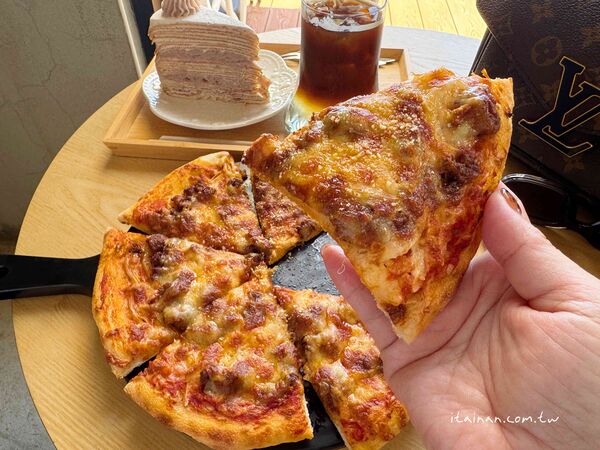 ▲▼台東都蘭海景咖啡廳推薦「藍色海灣Blue Bayou」!180度絕美海景,一眼望去全是療癒的藍。(圖/部落客台南好Food遊提供)