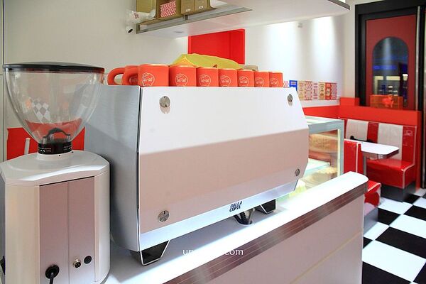 ▲▼美式復古風網美咖啡廳「mikibika甜點屋」!台北甜點推薦,中山站神等級好吃戚風蛋糕。(圖/部落客萍子提供)