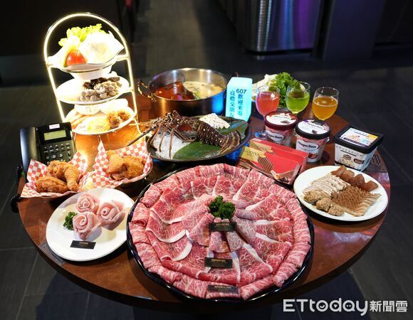 ▲椒朋友辛潮麻辣鍋推出「萬聖節龍蝦狂歡趴」。(圖/馬辣提供)