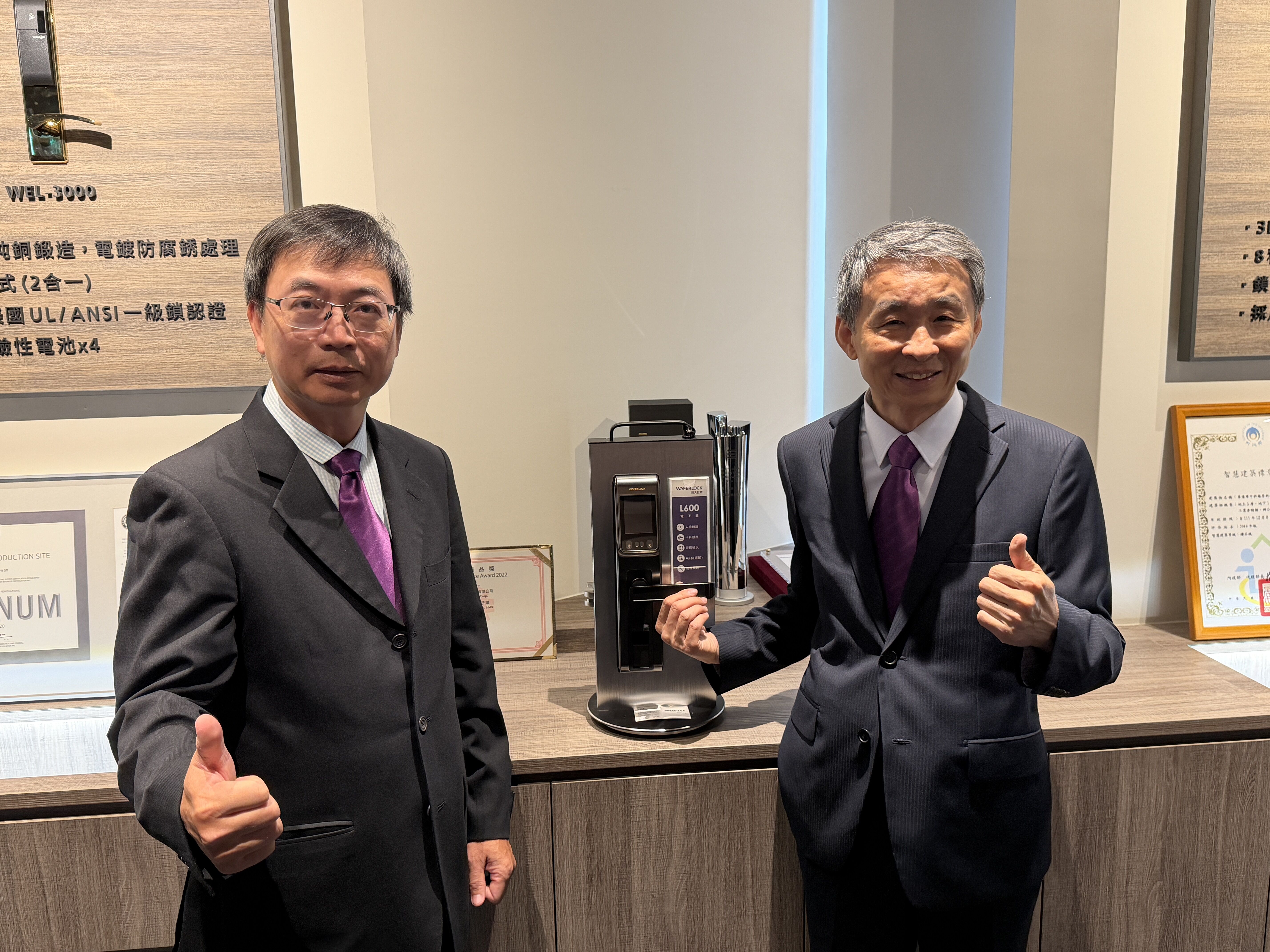 ▲▼華豫寧董事長連智民(右)及總經理黃炳順(左)。(圖/記者高兆麟攝)