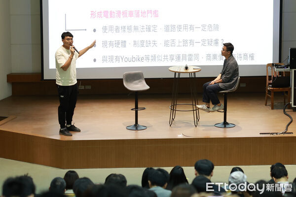 ▲「南青創聲論壇」在成大舉行,五組青年團隊上台分享地方創新提案,副市長趙卿惠肯定青年以行動參與市政,並期盼成為城市共創夥伴。(圖/記者林東良翻攝,下同)