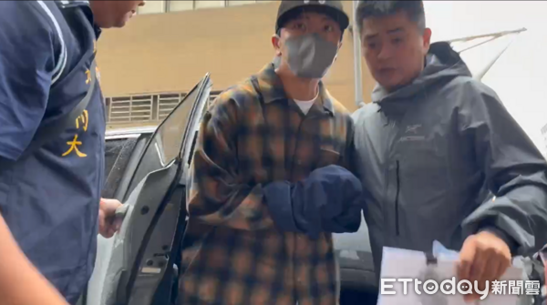 ▲▼坤達閃兵移送,抵達新北檢複訊。(圖/記者陳以昇攝)