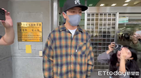 ▲▼坤達閃兵,50萬交保。(圖/記者陳以昇攝)