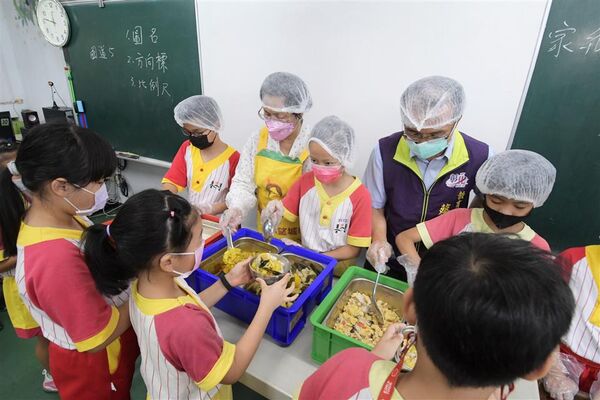 ▲非洲豬瘟來襲,彰化縣政府改營養午餐菜單。(資料圖/彰化縣政府提供)