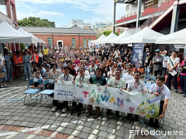 ▲「2025台灣科學小常識環島列車」在台南文化創意產業園區啟動,450位師生參與,現場氣氛熱烈。(記者林東良翻攝,下同)