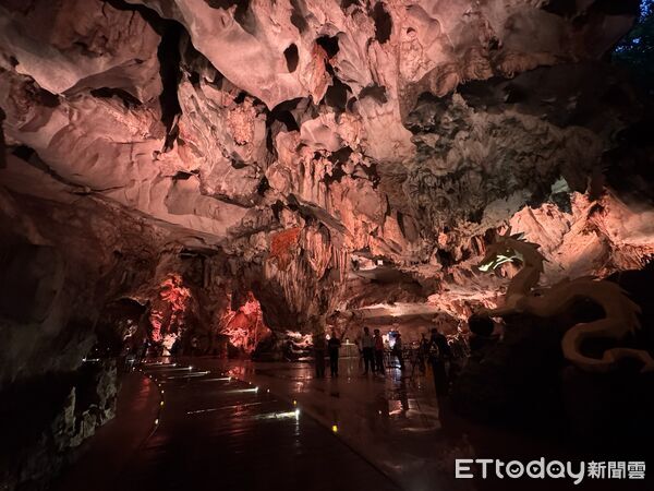 ▲北越下龍灣的「龍騰碧珠洞」,融合洞穴實景匯演與頂級美饌,為全越南首創,今年6月正式亮相,下龍灣旅遊。(圖/記者彭懷玉攝)