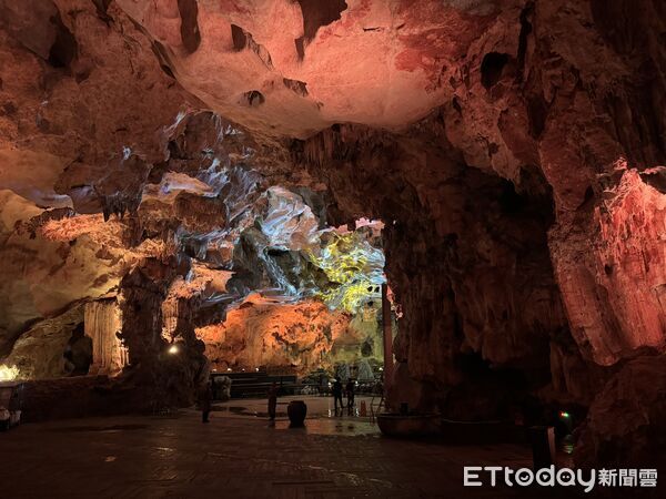 ▲北越下龍灣的「龍騰碧珠洞」,融合洞穴實景匯演與頂級美饌,為全越南首創,今年6月正式亮相,下龍灣旅遊。(圖/記者彭懷玉攝)