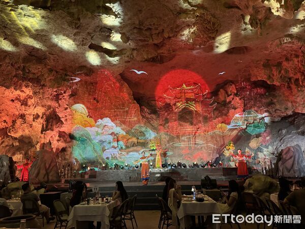 ▲北越下龍灣的「龍騰碧珠洞」,融合洞穴實景匯演與頂級美饌,為全越南首創,今年6月正式亮相,下龍灣旅遊。(圖/記者彭懷玉攝)