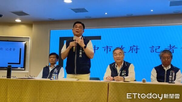 ▲▼台中市副市長黃國榮(上)和農業局長張敬昌(下)說明非洲豬瘟處理過程。(圖/記者鄧木卿攝)