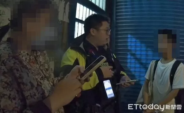 ▲被害女子抱著168萬元面交購買虛擬貨幣。(圖/桃園警分局提供、下同)