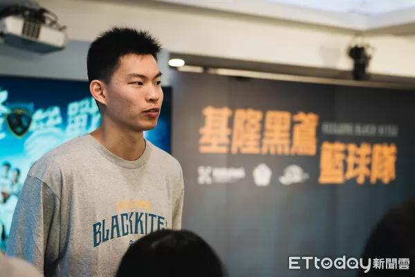 ▲SBL基隆黑鳶成軍,總經理林冠綸,球員周儀翔、余祥平。(圖/記者杜奕君攝)