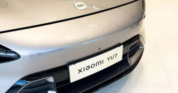 大陸一名網友近日在社交平台爆料稱,自己購買小米YU 7汽車後,遭到極氪汽車銷售人員以不當言語「詛咒」。(圖/翻攝自微博)