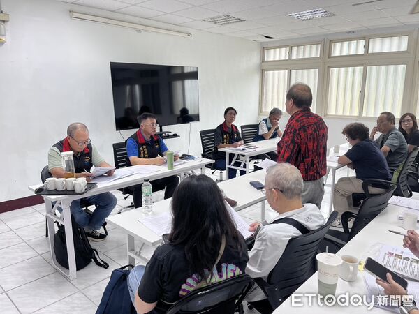 ▲▼花蓮縣政府在接獲國內疫情通報後,立即由農業處啟動緊急應變會議。(圖/花蓮縣政府提供,下同)