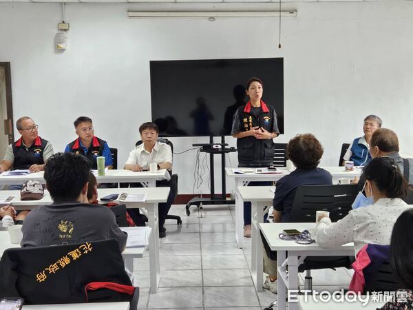 ▲▼花蓮縣政府在接獲國內疫情通報後,立即由農業處啟動緊急應變會議。(圖/花蓮縣政府提供,下同)