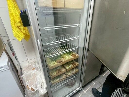 「牛喜壽喜燒」衛生缺失。(圖/北市衛生局提供)