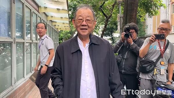 ▲▼涉犯政治獻金案的台灣民眾黨前主席柯文哲,今(23日)到台北地院出庭,聽完媒體大亨邱復生證詞100萬元是企劃非投資,柯批檢方的起訴是「文字獄」。(圖/記者黃哲民攝)