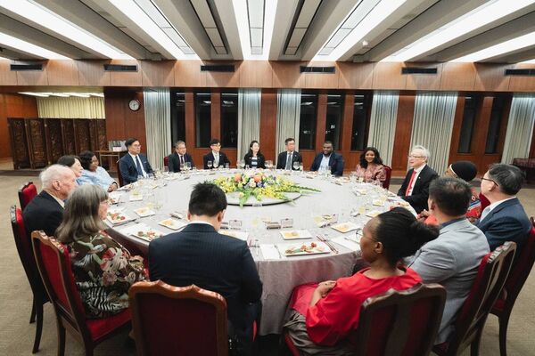 ▲▼外交部政務次長吳志中設宴歡迎史瓦帝尼王國觀光暨環境事務部長姆孔妲(Hon. Jane Mkhonta-Simelane)訪團乙行。(圖/外交部提供)