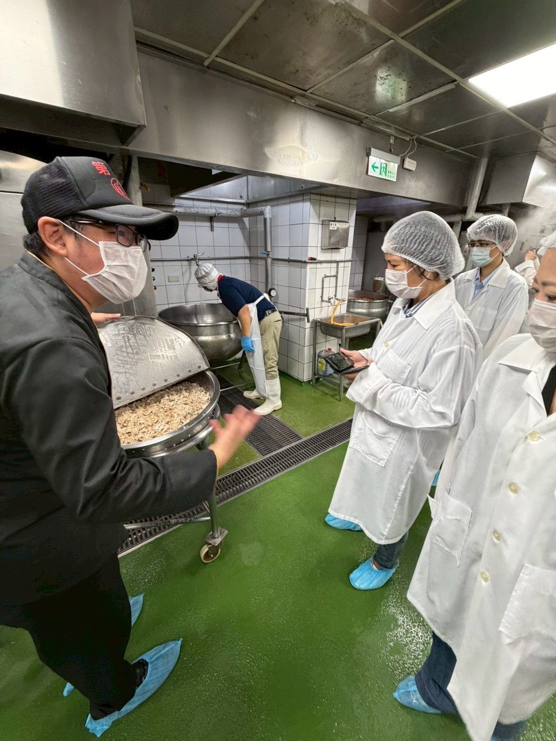 ▲▼台北市教育局稽查小組,前往健康國小現場進行查核。(圖/北市教育局提供)