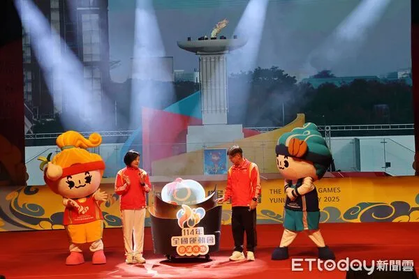 ▲聖火緩緩熄滅瞬間,全場起立鼓掌,為114全運會畫下最動人的句點。(圖/記者游瓊華翻攝)