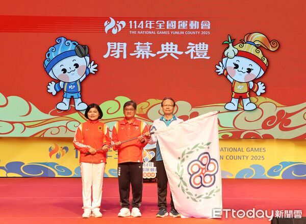 ▲聖火緩緩熄滅瞬間,全場起立鼓掌,為114全運會畫下最動人的句點。(圖/記者游瓊華翻攝)