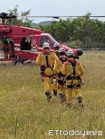▲▼高雄市政府消防局為持續精進特種搜救能力,於20日至23日,由高市特搜大隊及空中勤務總隊南區駐地,於20日至23日在屏東里港朧祥河濱公園,盛大辦理為期四天的「直升機立體救災訓練」。(圖/記者吳世龍翻攝)