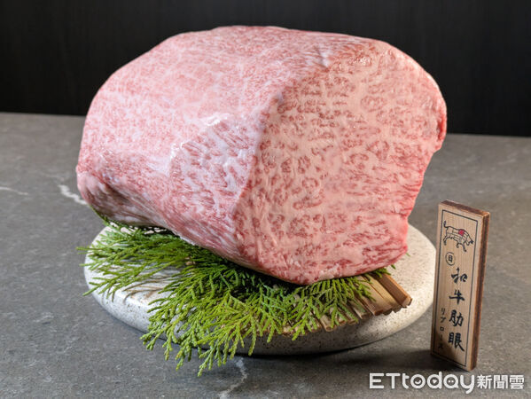 ▲吃得到北海道人氣「白老牛」 上吉燒肉2號店插旗大巨蛋商圈。(圖/記者黃士原攝)