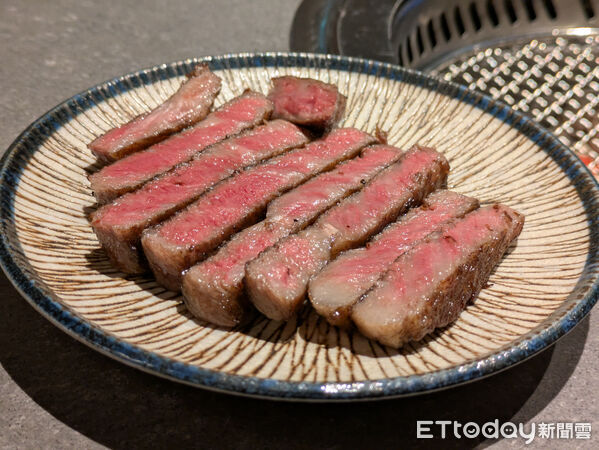 ▲吃得到北海道人氣「白老牛」 上吉燒肉2號店插旗大巨蛋商圈。(圖/記者黃士原攝)