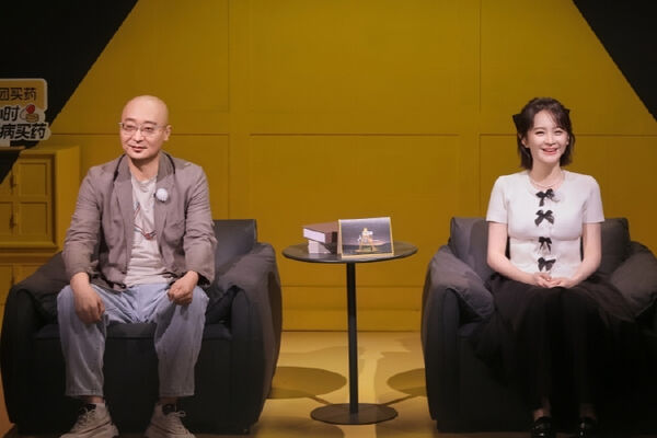 ▲▼鄧莎與富商老公路行參加《再見愛人》,老公宣布退出節目。(圖/翻攝自微博)