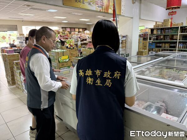 ▲▼高雄市衛生局攔截疑似非洲豬瘟問題肉品,並擴大豬肉履歷清查。(圖/記者許宥孺翻攝)