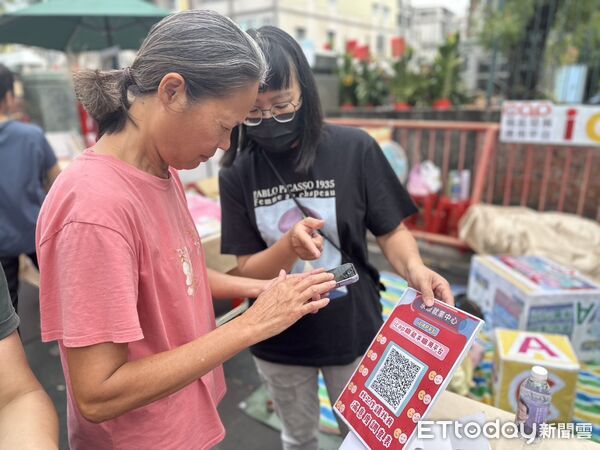 ▲永康就業中心於山上芭樂節設定就業服務專區,提供履歷健檢與徵才媒合服務。(圖/記者林東良翻攝,下同)