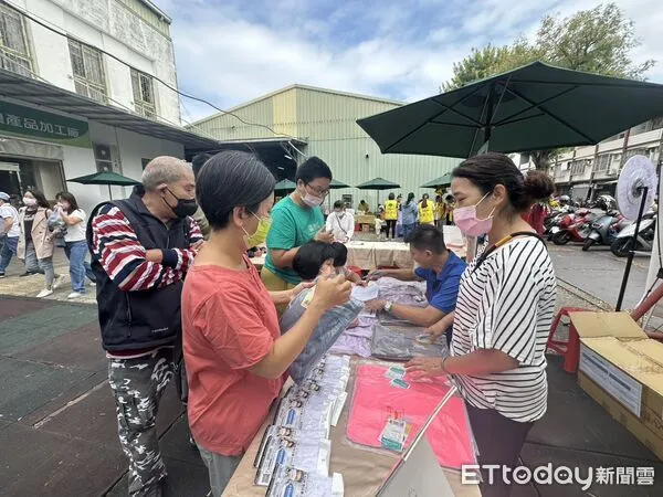 ▲永康就業中心於山上芭樂節設定就業服務專區,提供履歷健檢與徵才媒合服務。(圖/記者林東良翻攝,下同)